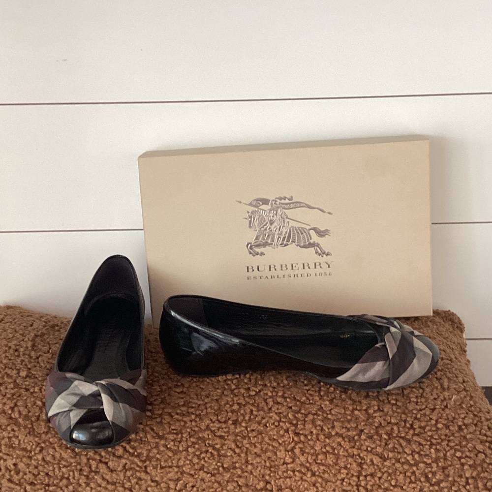 Burberry Women's Black Patent Leather Ballet  Flats